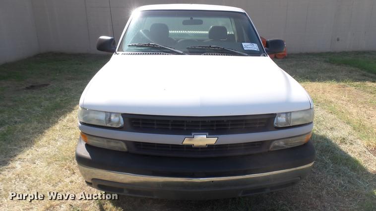 image for item DC1752 2002 Chevrolet Silverado 1500 pickup truck