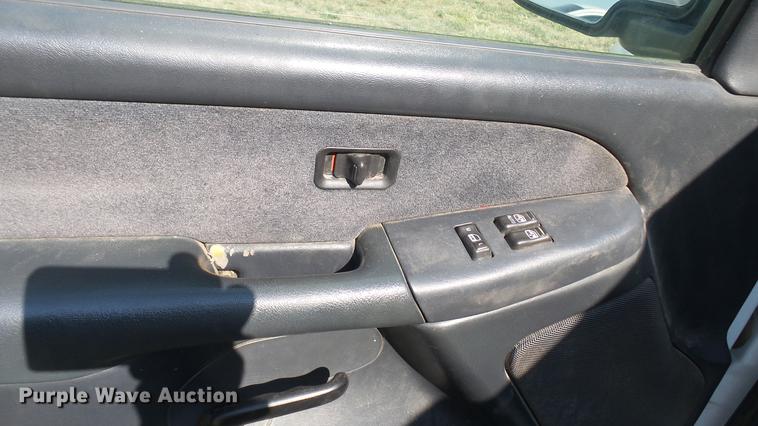 image for item DC1752 2002 Chevrolet Silverado 1500 pickup truck