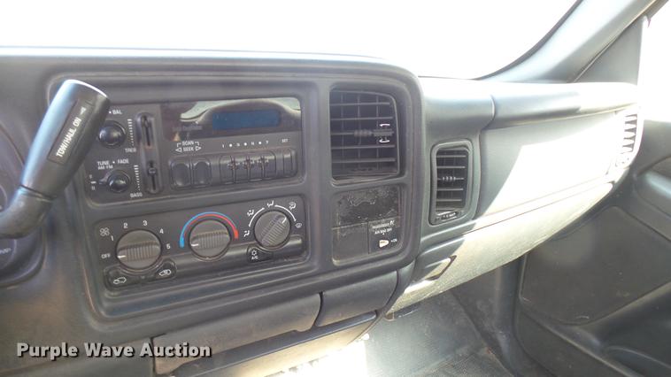 image for item DC1752 2002 Chevrolet Silverado 1500 pickup truck