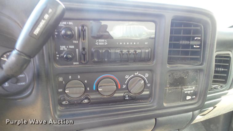 image for item DC1752 2002 Chevrolet Silverado 1500 pickup truck