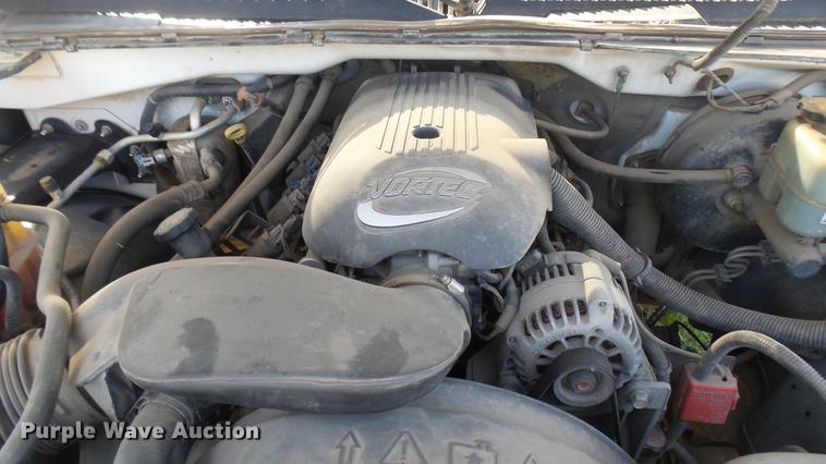 image for item DC1752 2002 Chevrolet Silverado 1500 pickup truck