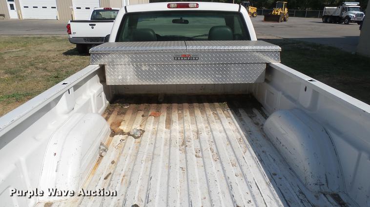 image for item DC1752 2002 Chevrolet Silverado 1500 pickup truck