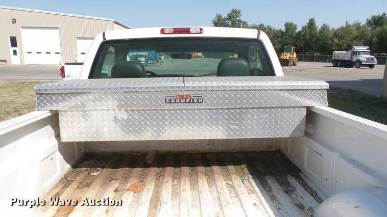 image for item DC1752 2002 Chevrolet Silverado 1500 pickup truck