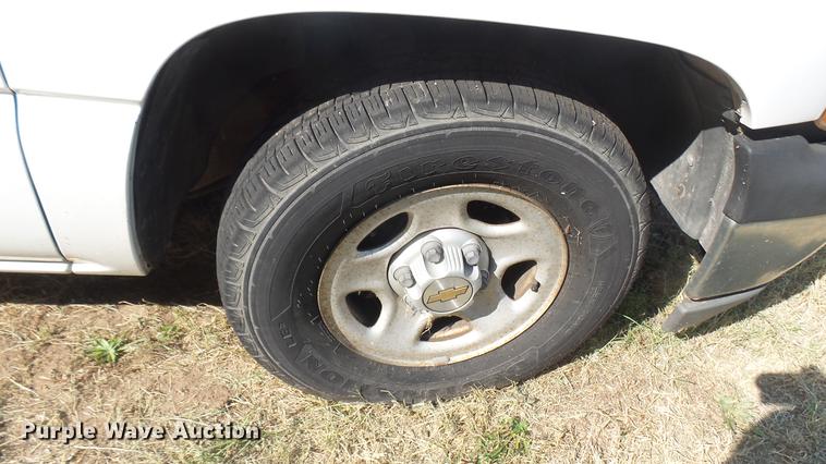 image for item DC1752 2002 Chevrolet Silverado 1500 pickup truck