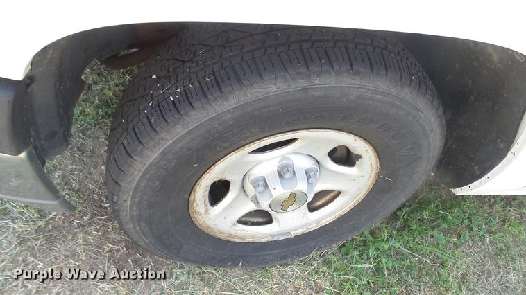 image for item DC1752 2002 Chevrolet Silverado 1500 pickup truck