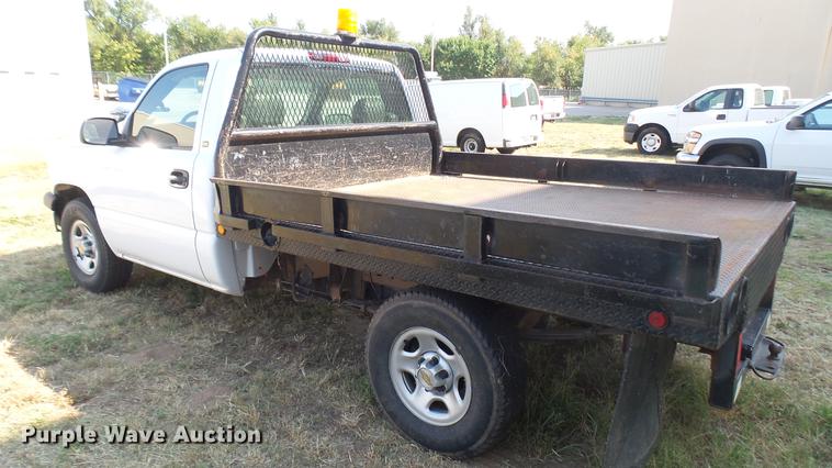 image for item DC1758 2004 Chevrolet Silverado 1500 flatbed pickup truck