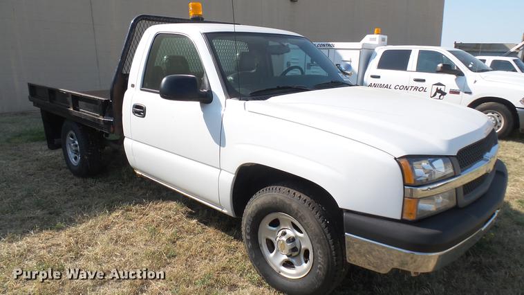 image for item DC1758 2004 Chevrolet Silverado 1500 flatbed pickup truck