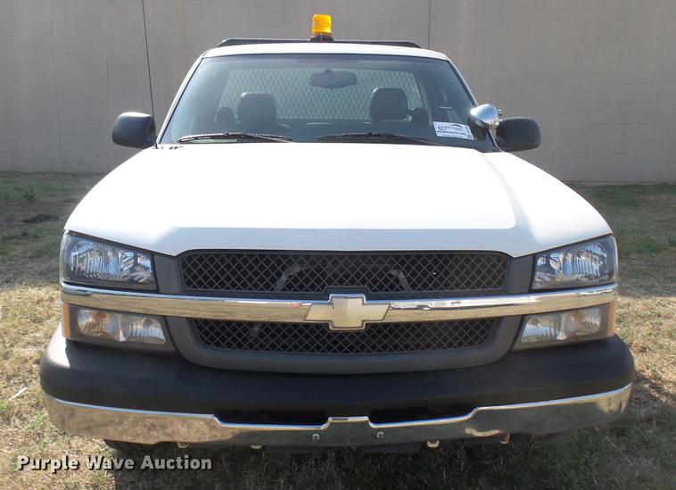 image for item DC1758 2004 Chevrolet Silverado 1500 flatbed pickup truck