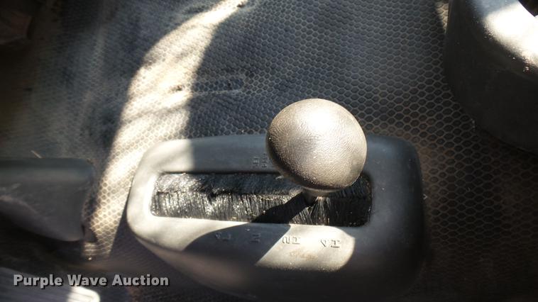 image for item DC1758 2004 Chevrolet Silverado 1500 flatbed pickup truck