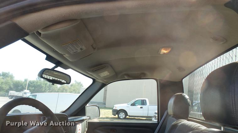 image for item DC1758 2004 Chevrolet Silverado 1500 flatbed pickup truck