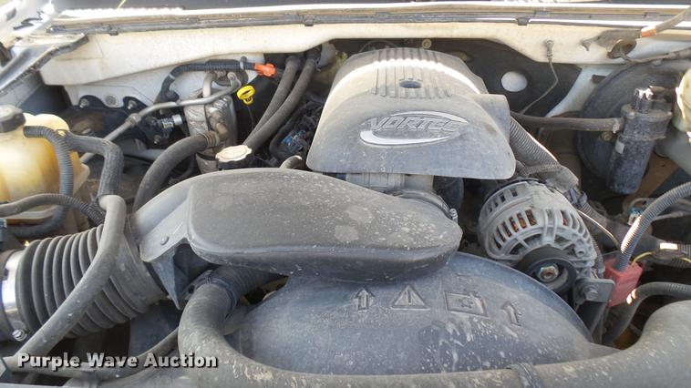 image for item DC1758 2004 Chevrolet Silverado 1500 flatbed pickup truck