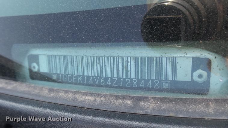 image for item DC1758 2004 Chevrolet Silverado 1500 flatbed pickup truck