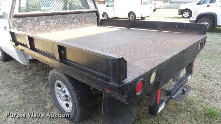 image for item DC1758 2004 Chevrolet Silverado 1500 flatbed pickup truck