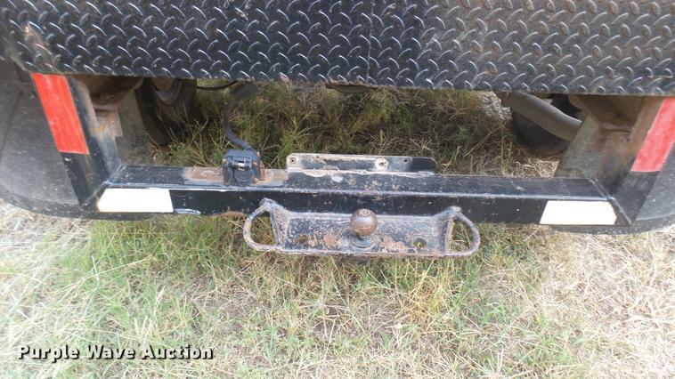 image for item DC1758 2004 Chevrolet Silverado 1500 flatbed pickup truck