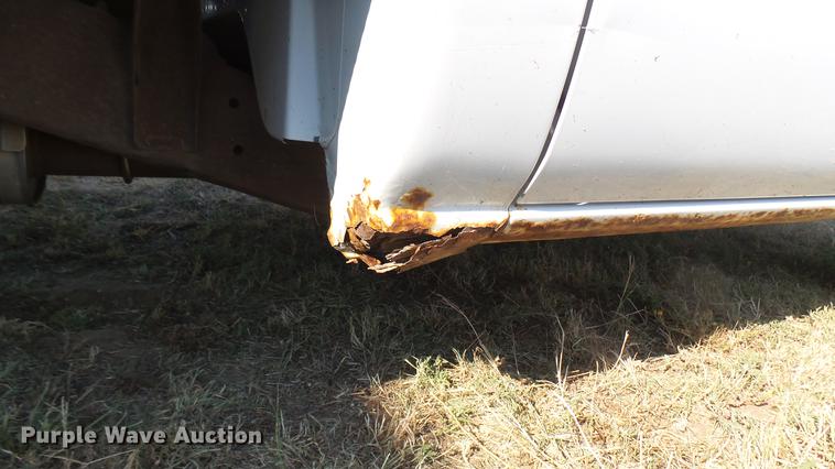 image for item DC1758 2004 Chevrolet Silverado 1500 flatbed pickup truck