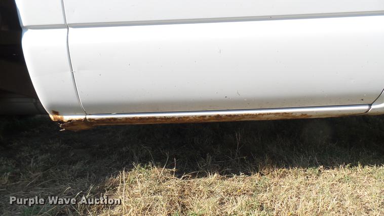 image for item DC1758 2004 Chevrolet Silverado 1500 flatbed pickup truck