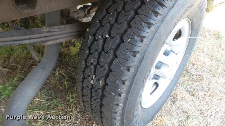 image for item DC1758 2004 Chevrolet Silverado 1500 flatbed pickup truck