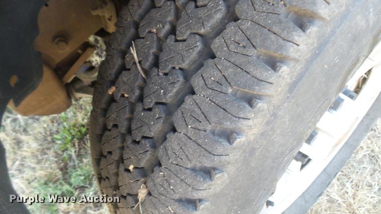 image for item DC1758 2004 Chevrolet Silverado 1500 flatbed pickup truck