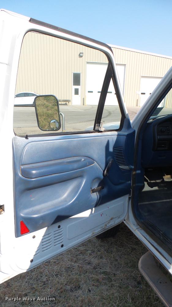 image for item DC1759 1994 Ford F450 Super Duty XL utility truck