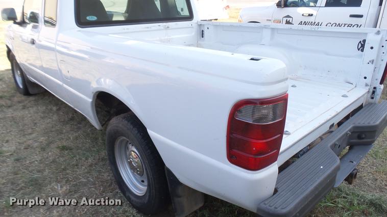 image for item DC1761 2002 Ford Ranger SuperCab pickup truck