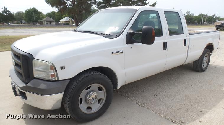 image for item DC1769 2005 Ford F350 Super Duty Crew Cab pickup truck