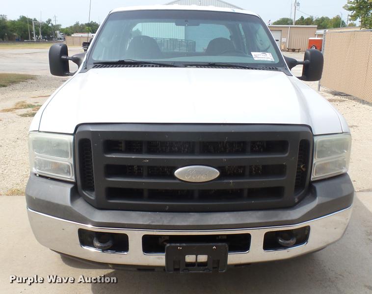 image for item DC1769 2005 Ford F350 Super Duty Crew Cab pickup truck