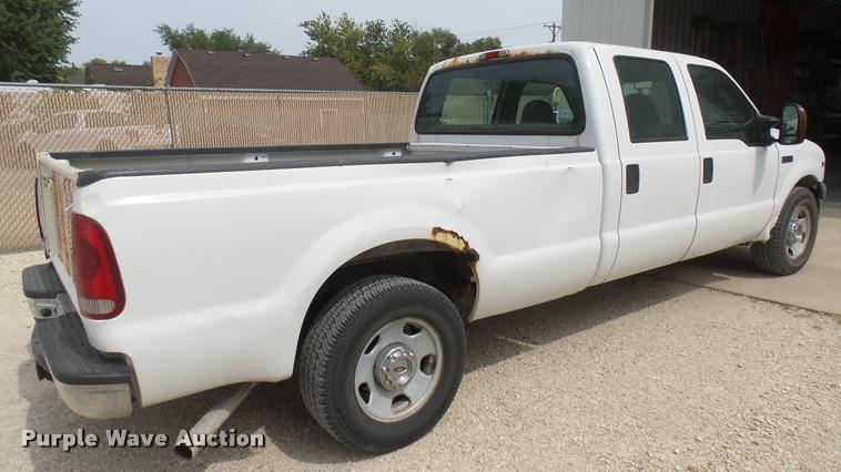 image for item DC1769 2005 Ford F350 Super Duty Crew Cab pickup truck