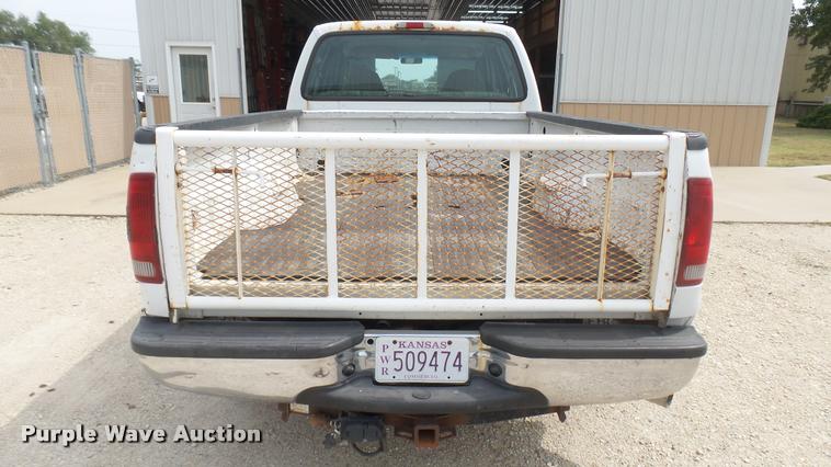 image for item DC1769 2005 Ford F350 Super Duty Crew Cab pickup truck