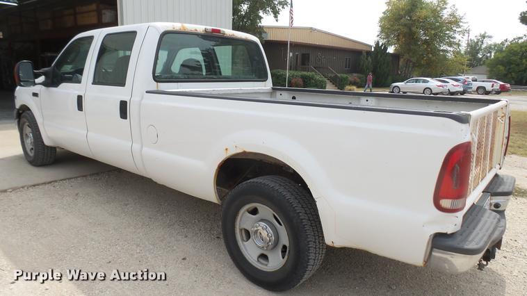 image for item DC1769 2005 Ford F350 Super Duty Crew Cab pickup truck