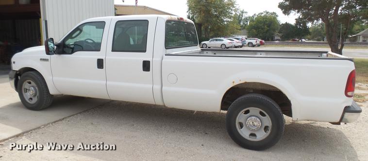 image for item DC1769 2005 Ford F350 Super Duty Crew Cab pickup truck