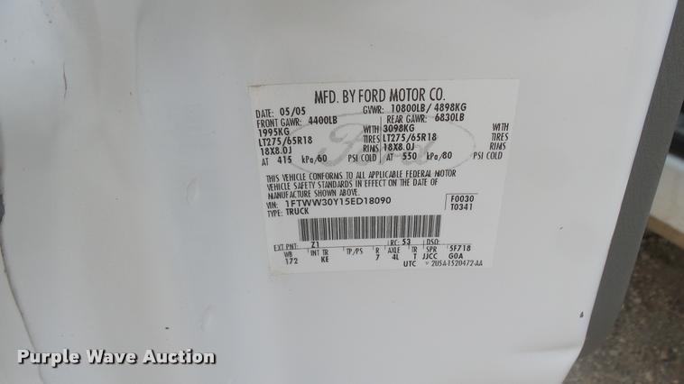 image for item DC1769 2005 Ford F350 Super Duty Crew Cab pickup truck