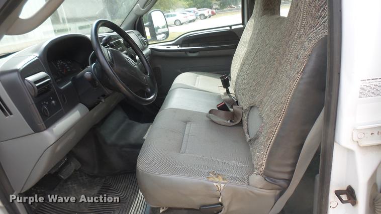 image for item DC1769 2005 Ford F350 Super Duty Crew Cab pickup truck