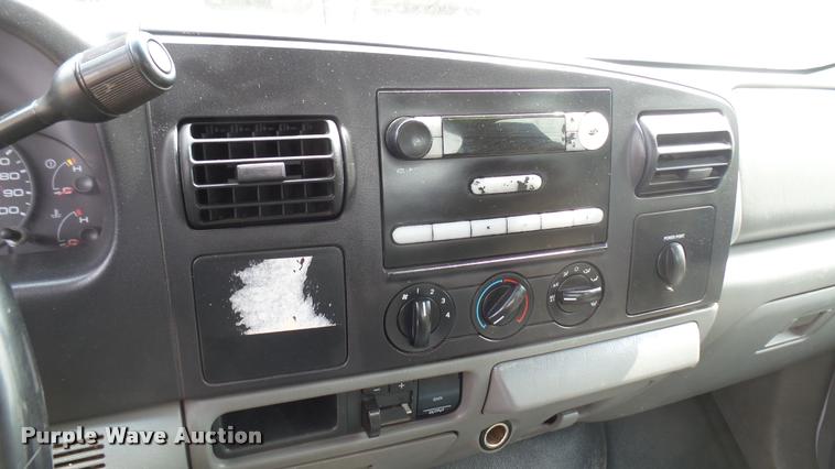 image for item DC1769 2005 Ford F350 Super Duty Crew Cab pickup truck