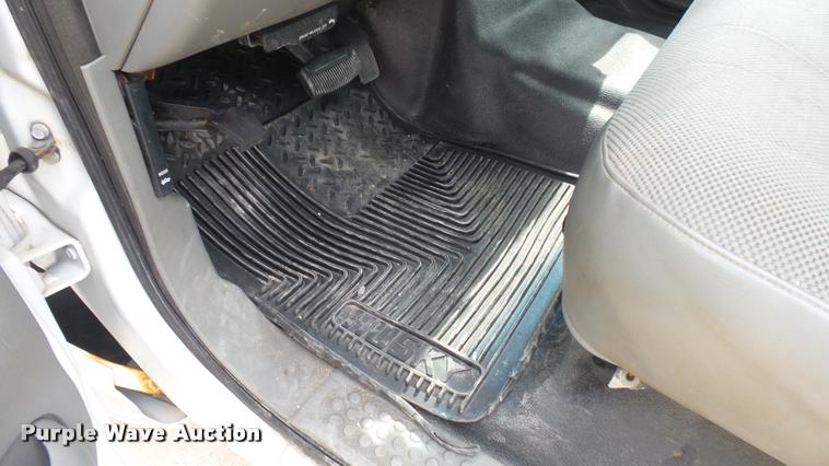 image for item DC1769 2005 Ford F350 Super Duty Crew Cab pickup truck