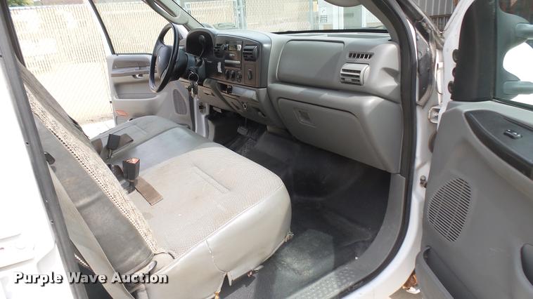 image for item DC1769 2005 Ford F350 Super Duty Crew Cab pickup truck