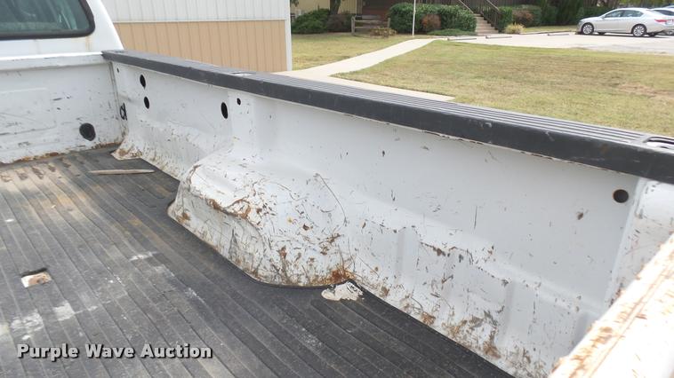 image for item DC1769 2005 Ford F350 Super Duty Crew Cab pickup truck