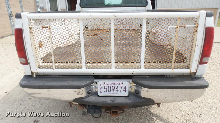 image for item DC1769 2005 Ford F350 Super Duty Crew Cab pickup truck