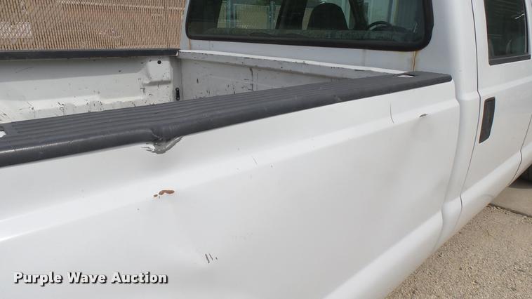 image for item DC1769 2005 Ford F350 Super Duty Crew Cab pickup truck