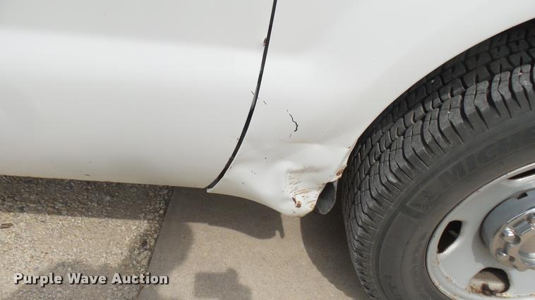 image for item DC1769 2005 Ford F350 Super Duty Crew Cab pickup truck