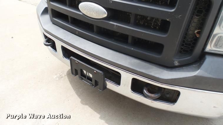 image for item DC1769 2005 Ford F350 Super Duty Crew Cab pickup truck