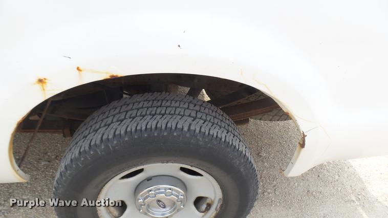 image for item DC1769 2005 Ford F350 Super Duty Crew Cab pickup truck