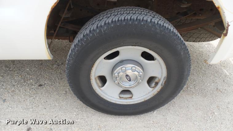 image for item DC1769 2005 Ford F350 Super Duty Crew Cab pickup truck