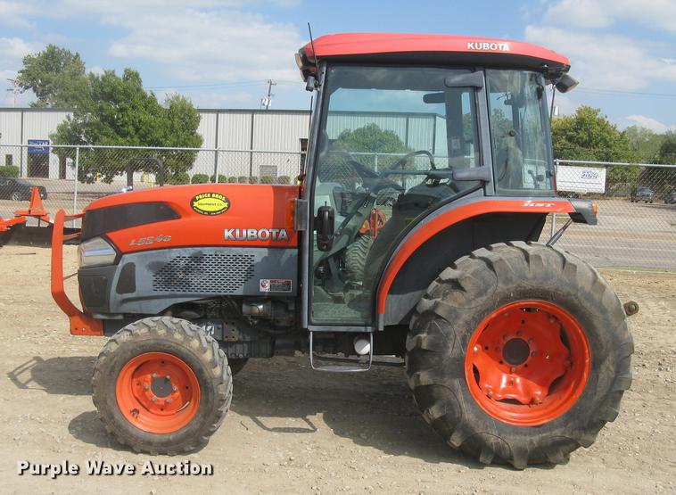 image for item DC2488 Kubota L5240 HST MFWD tractor