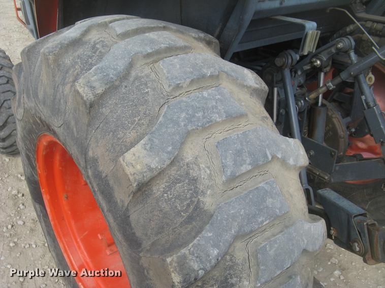 image for item DC2488 Kubota L5240 HST MFWD tractor