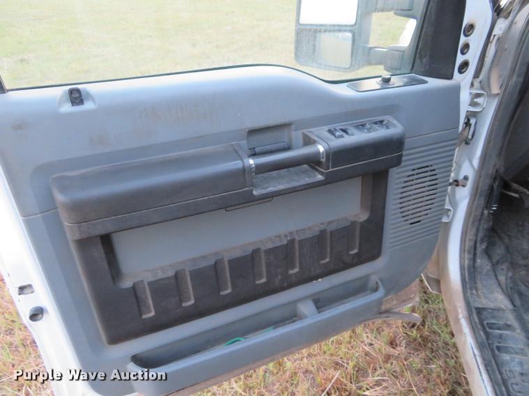image for item DC2498 2011 Ford F250 Super Duty Crew Cab pickup truck
