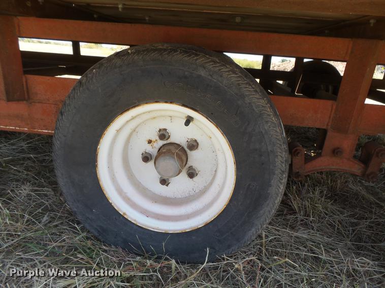 image for item DC3862 1999 Davis utility trailer