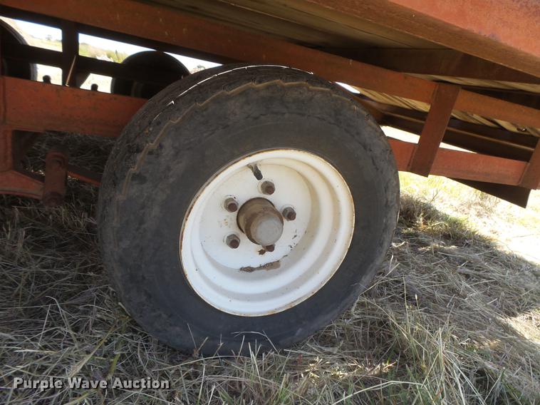 image for item DC3862 1999 Davis utility trailer