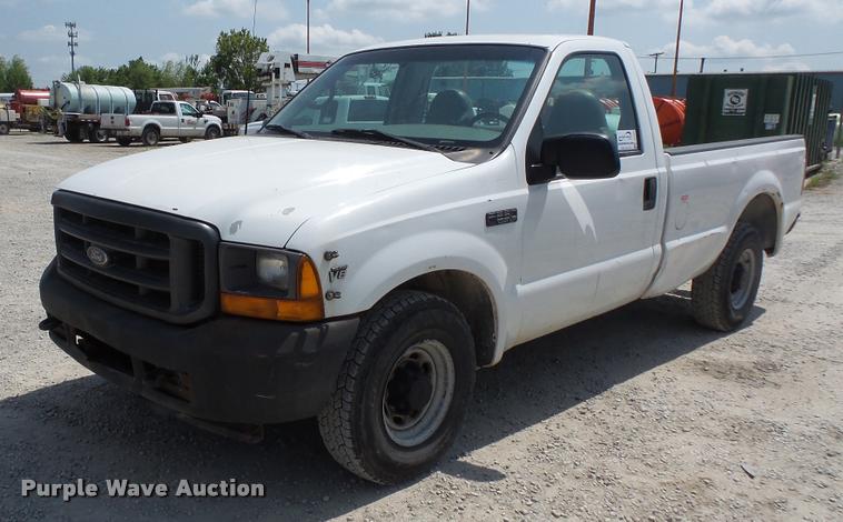 image for item DC5464 2001 Ford F250 Super Duty pickup truck