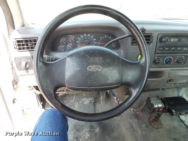 image for item DC5464 2001 Ford F250 Super Duty pickup truck