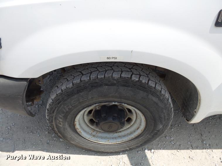 image for item DC5464 2001 Ford F250 Super Duty pickup truck